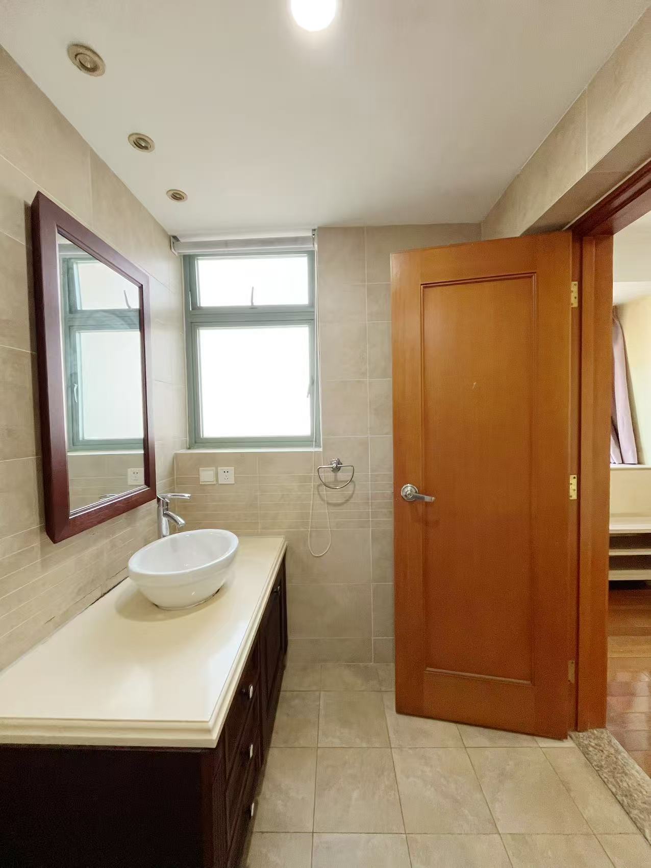 嘉里华庭一期高区含产权车位上江五小学