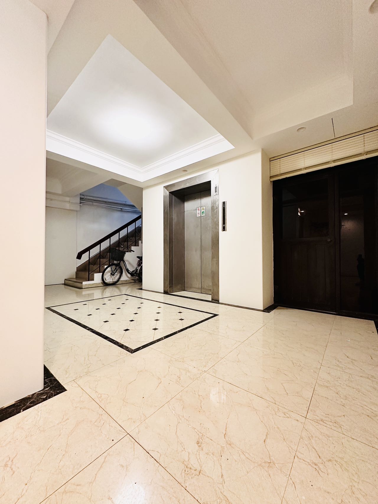 大堂、楼道、客厅、卧室