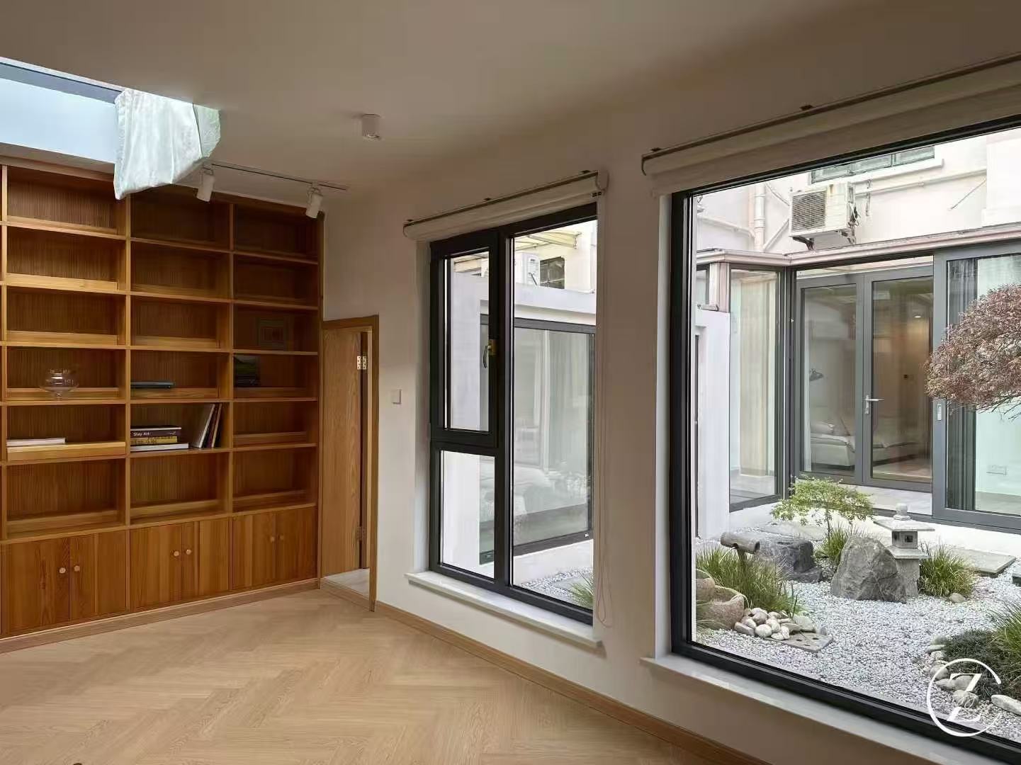 泰安路  一楼带院子  带露台  稀缺房源  方便停车