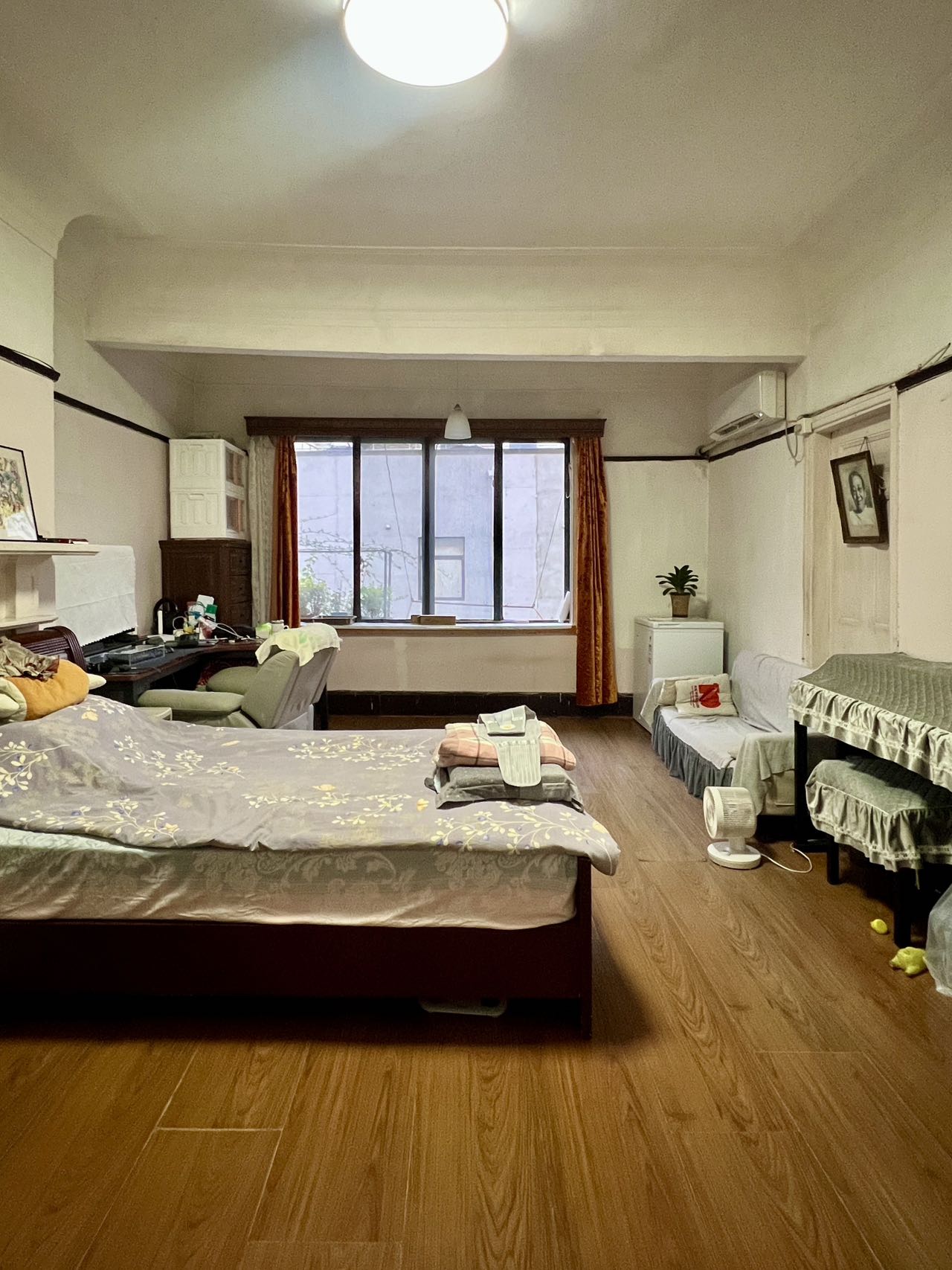 淮海中路德来才公寓三楼一门关