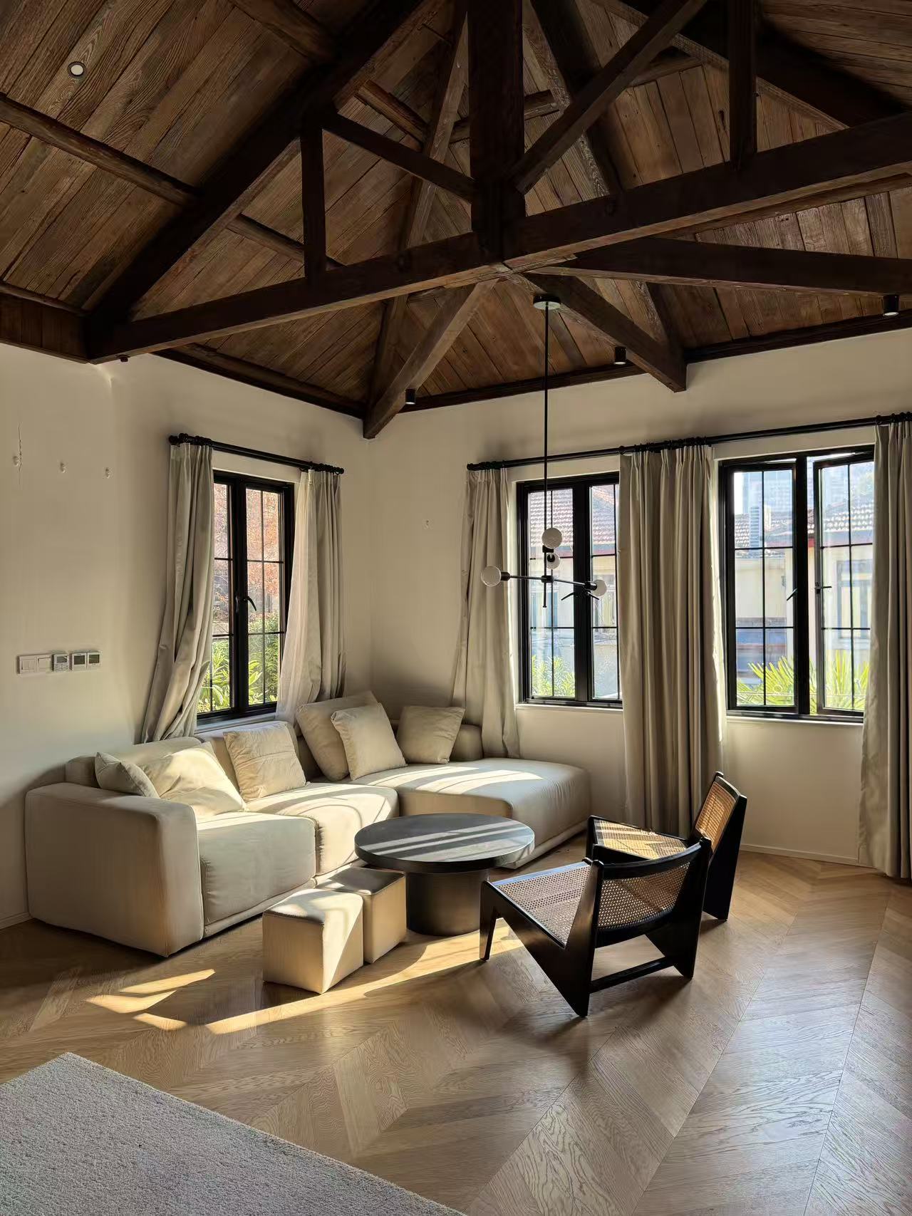 永嘉新村 三楼整层 客厅挑高5米  中央空调＋地暖